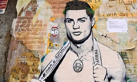 Thông điệp Ronaldo đồng tính gây tranh cãi