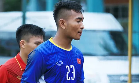 Thủ môn đội tuyển U19 Việt Nam ngán mặt sân cỏ nhân tạo