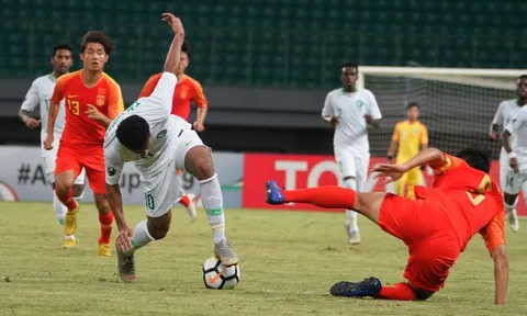 Thủ môn U19 Trung Quốc "dâng" chiến thắng cho U19 Saudi Arabia