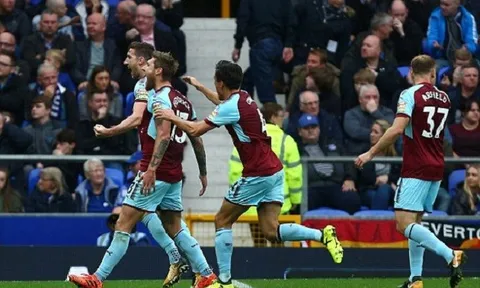 Thua Burnley, ngày Koeman "ra đảo" không còn xa