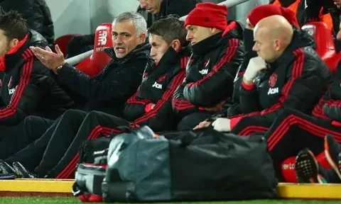 Thua Liverpool, BLĐ Man Utd chốt tương lai Mourinho