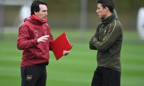 Thua thảm Liverpool, Emery nổi nóng "sấy" từng trung vệ Pháo thủ