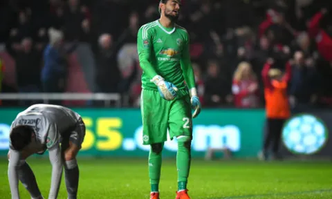 Thủng lưới phút bù giờ, Man United cay đắng thành nhà cựu vô địch