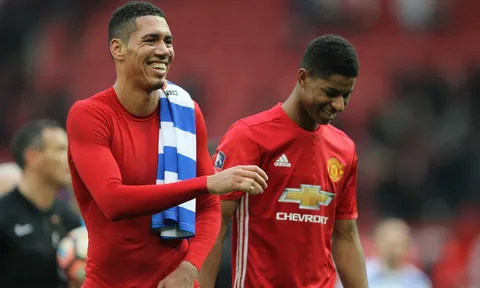 Thượng tầng muốn gia hạn với Smalling, fan gọi M.U là đội bóng nhỏ