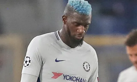 Tiemoue Bakayoko chơi tệ hại vs AS Roma