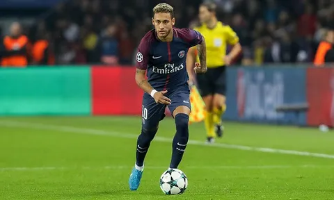 Messi xếp sau Neymar trong top 10 tiền đạo hay nhất hiện nay