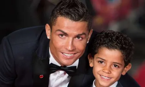 TIẾT LỘ: CR7 "mơ" con trai nối nghiệp cầu thủ