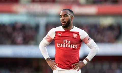 TIẾT LỘ: Emery đã muốn thay Lacazette ngay đầu hiệp 2