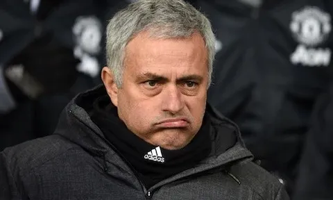 Tiết lộ: Mourinho muốn đuổi huyền thoại M.U khỏi CLB trước khi bị sa thải