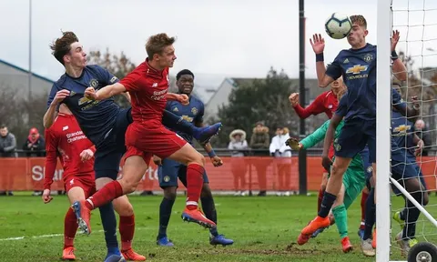 'Tiểu Persie' lập cú đúp, Man Utd ngược dòng hạ Liverpool