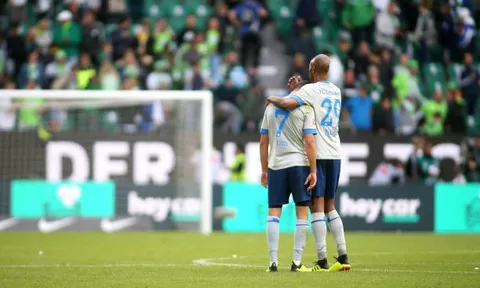 Nhận bàn thua 'oan trái', Á quân Bundesliga ôm hận ngày ra quân