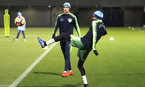 'Tọa quan sơn hổ đấu', Man City chờ bứt phá mạnh mẽ
