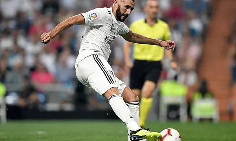 Tỏa sáng bằng cú đúp, Karim Benzema dằn mặt "truyền nhân của Ronaldo"