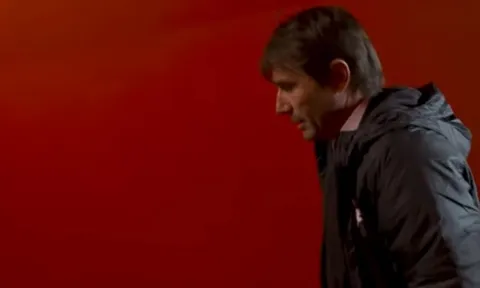 Toàn cảnh phòng thay đồ Liverpool trong trận hòa với Chelsea