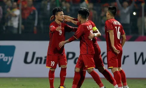 "Tôi chưa thấy Quang Hải chuyền được quả bóng nào hay"