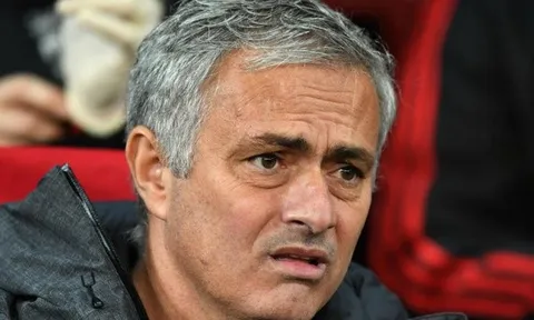 "Tôi đã nhìn thấy Mourinho nằm khóc trong xe buýt"