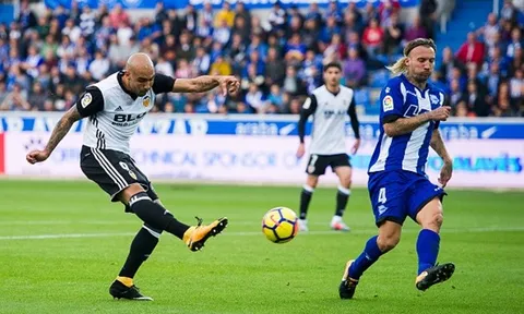 Tội đồ Italia lập siêu phẩm, Valencia sánh ngang kỉ lục của Barca, Atletico