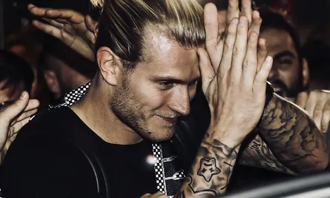 Tội đồ Karius tươi như hoa khi thoát khỏi Liverpool