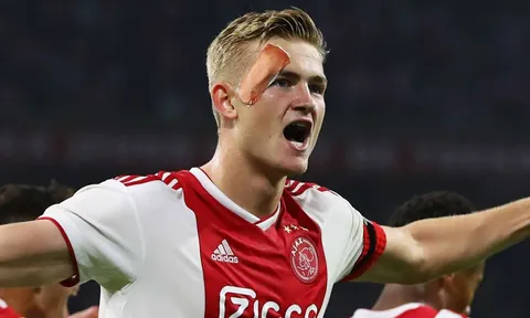 "Tôi thà chơi với Ziyech còn hơn với Ronaldo và Messi"