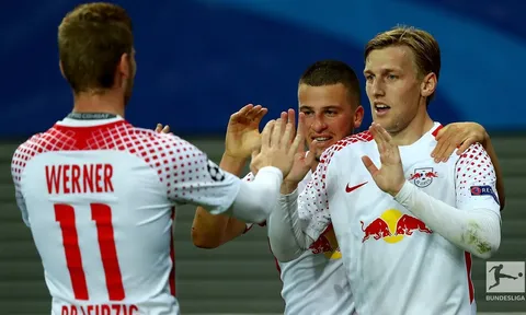 Tổng hợp Champions League: Napoli sa lầy, ngựa ô cầm chân nhau