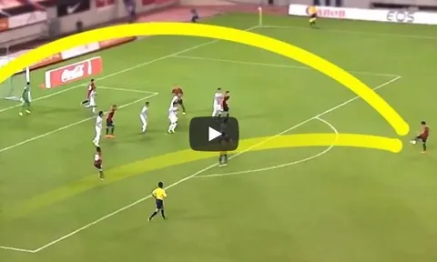 Top 11 cú volley tuyệt đỉnh từ pha phối hợp đá phạt góc