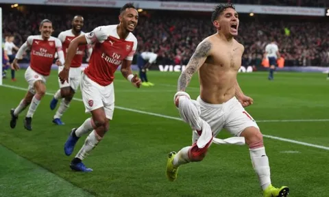 Torreira tiết lộ bí mật dẫn đến hành động cởi phăng áo trước Tottenham