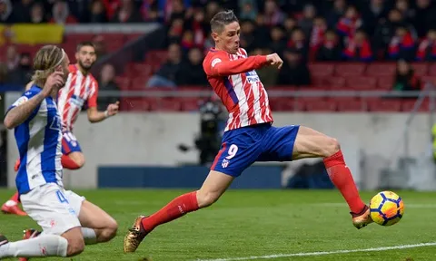 Torres 'giải cứu', Atletico phả hơi nóng vào Barca