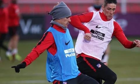 Torres so tài với Griezmann trên sân tập