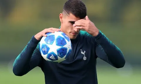 Tottenham "cùng đường", Lamela không giấu được nỗi thất vọng trên sân tập