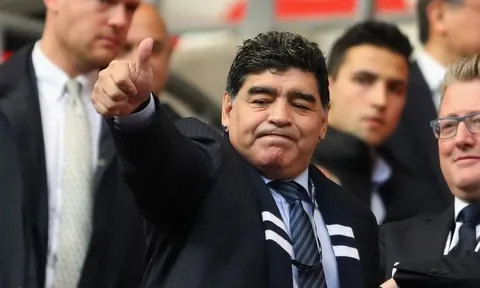 "Cậu bé vàng" Maradona hóa fan ruột của Tottenham