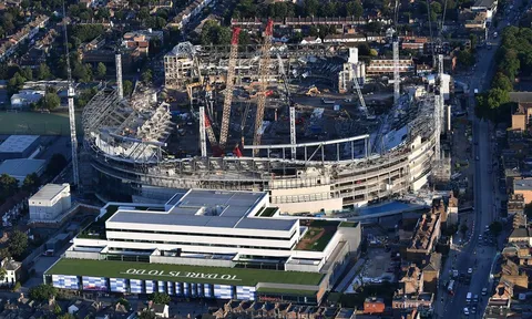 Trả lương bèo, Tottenham thiếu người xây sân mới