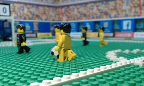 Trận cầu căng thẳng giữa Juventus và Napoli theo phong cách Lego