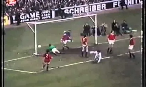 Trận cầu giữa Huddersfield vs Manchester United (1971)