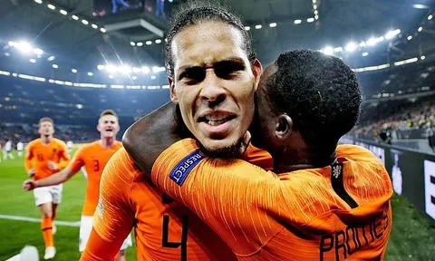 Bạn đã biết sơ đồ quái dị 3-2-3-2 và tiền đạo 'quái thú' Van Dijk chưa?