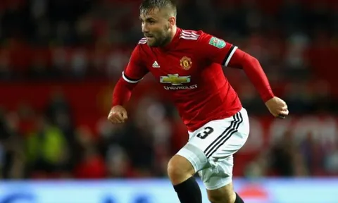 Trở lại yếu đuối, Luke Shaw bị HLV Mourinho thẳng tay loại bỏ
