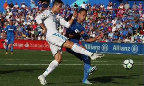Trở thành người hùng, Ronaldo vẫn bị đánh giá thấp hơn Benzema