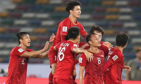 Trở về từ Asian Cup, "người không phổi" ĐT Việt Nam úp mở tương lai
