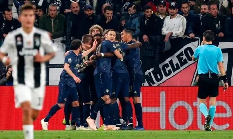 Trong ngày thắng hủy diệt, Man City vẫn bị lu mờ bởi Man United