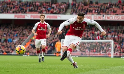 TRỰC TIẾP Arsenal 2-1 Swansea City: Giroud suýt lập công (KẾT THÚC)