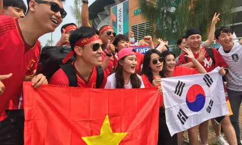 CĐV Việt Nam - Hàn Quốc thân thiện trước đại chiến bán kết ASIAD 2018