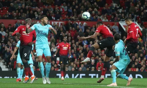 TRỰC TIẾP Man United 3-2 Newcastle: Ngược dòng ngoạn mục (KT)