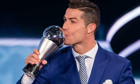 Trùng hợp không tưởng, DẤU HIỆU cho thấy Ronaldo sẽ đăng quang The Best