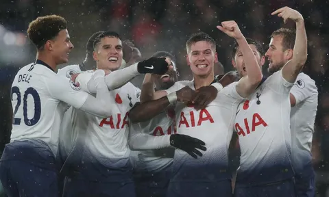 Trung vệ từng sang Việt Nam ghi bàn, Tottenham gieo sầu cho Arsenal