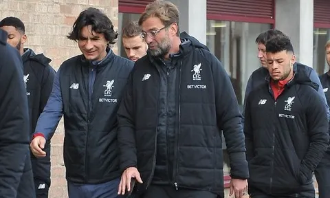 Trước đại chiến M.U, Klopp dắt dàn sao Liverpool đi dạo phố