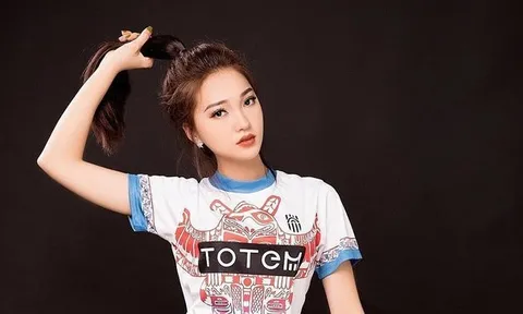Trước thềm tứ kết, bạn gái tin đồn của Văn Đức cổ vũ U23 bằng ảnh độc