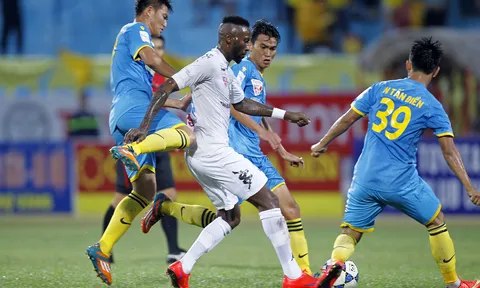 Khinh địch, tân vương V-League suýt thua trên sân 19/8