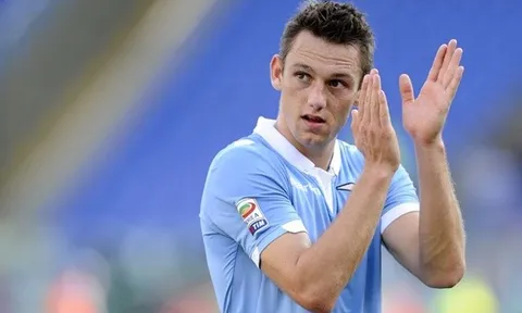Từ bỏ Van Dijk, Lữ đoàn đỏ quyết chiêu mộ hàng hot Lazio