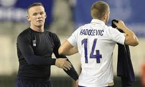 Từ chối đổi áo, Rooney khiến đối thủ thất vọng trên sân