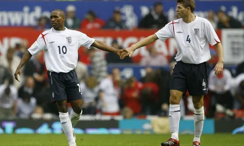 Từ đồng đội ở tuyển Anh, Jermain Defoe giờ là học trò của Steven Gerrard