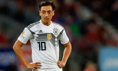 Tuyển Đức bất ngờ gửi thông điệp 'lạ' đến Ozil qua mạng xã hội